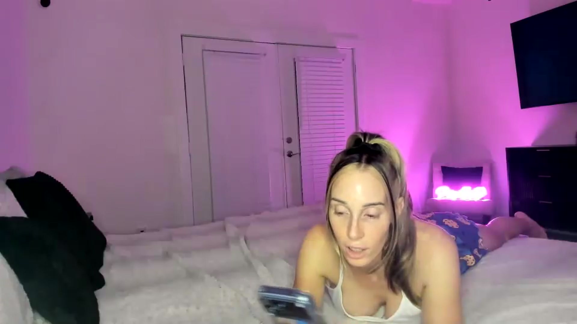 Gallery image thumbnail from PriscillaP's myfreecams stream on, 06/13/2026, 03:38 image 18 of 20