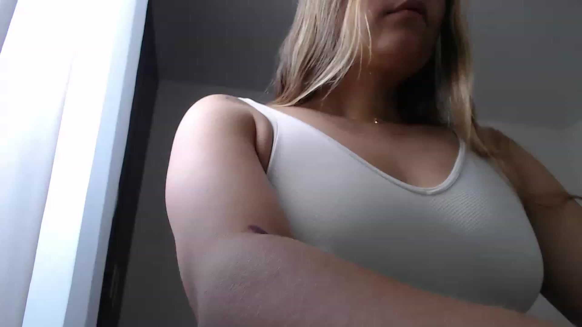 Gallery image thumbnail from Priscilla_br's myfreecams stream on, 12/20/2022, 16:35 image 2 of 20