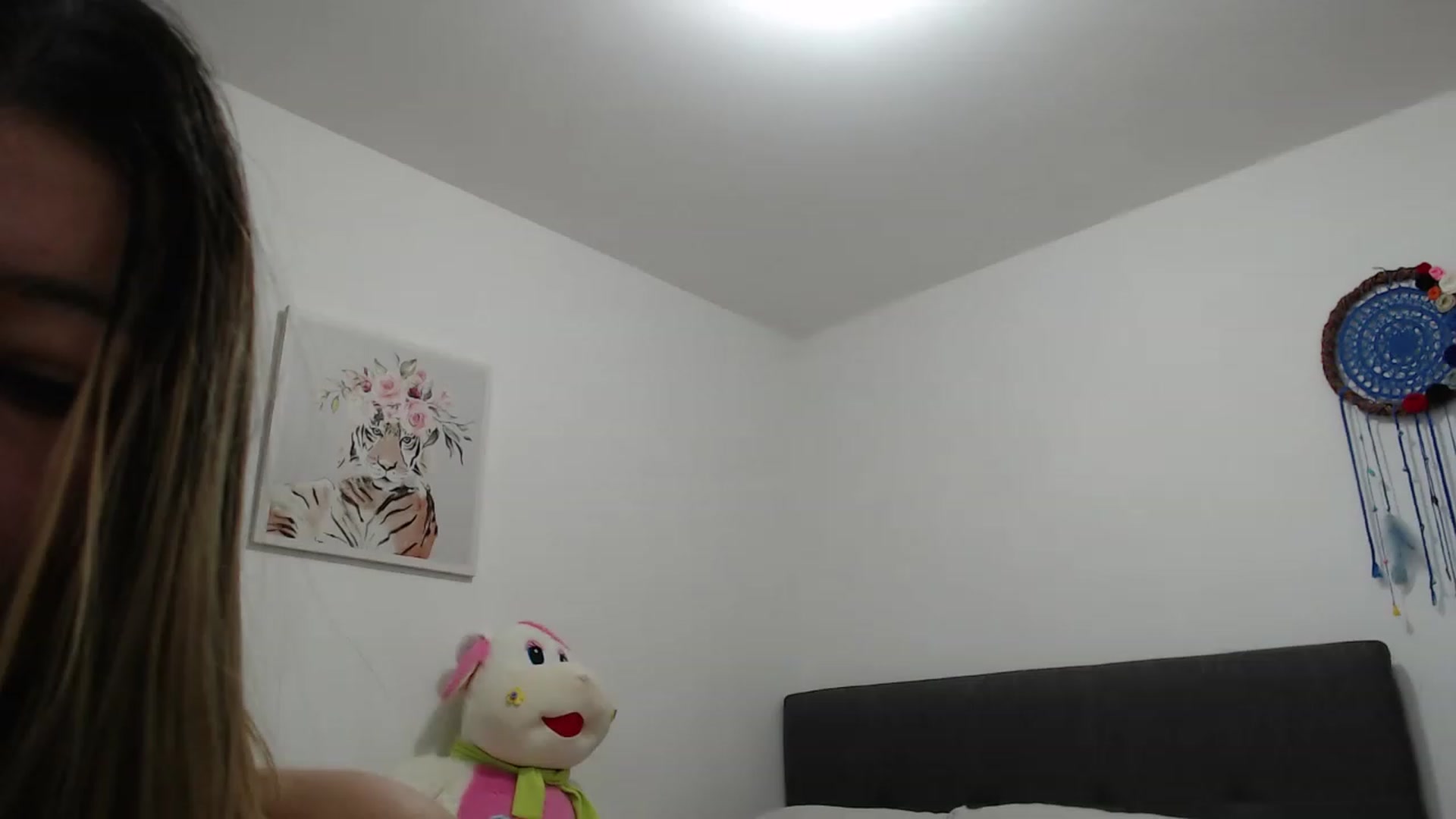 Gallery image thumbnail from Priscilla_br's myfreecams stream on, 12/30/2022, 16:05 image 1 of 20