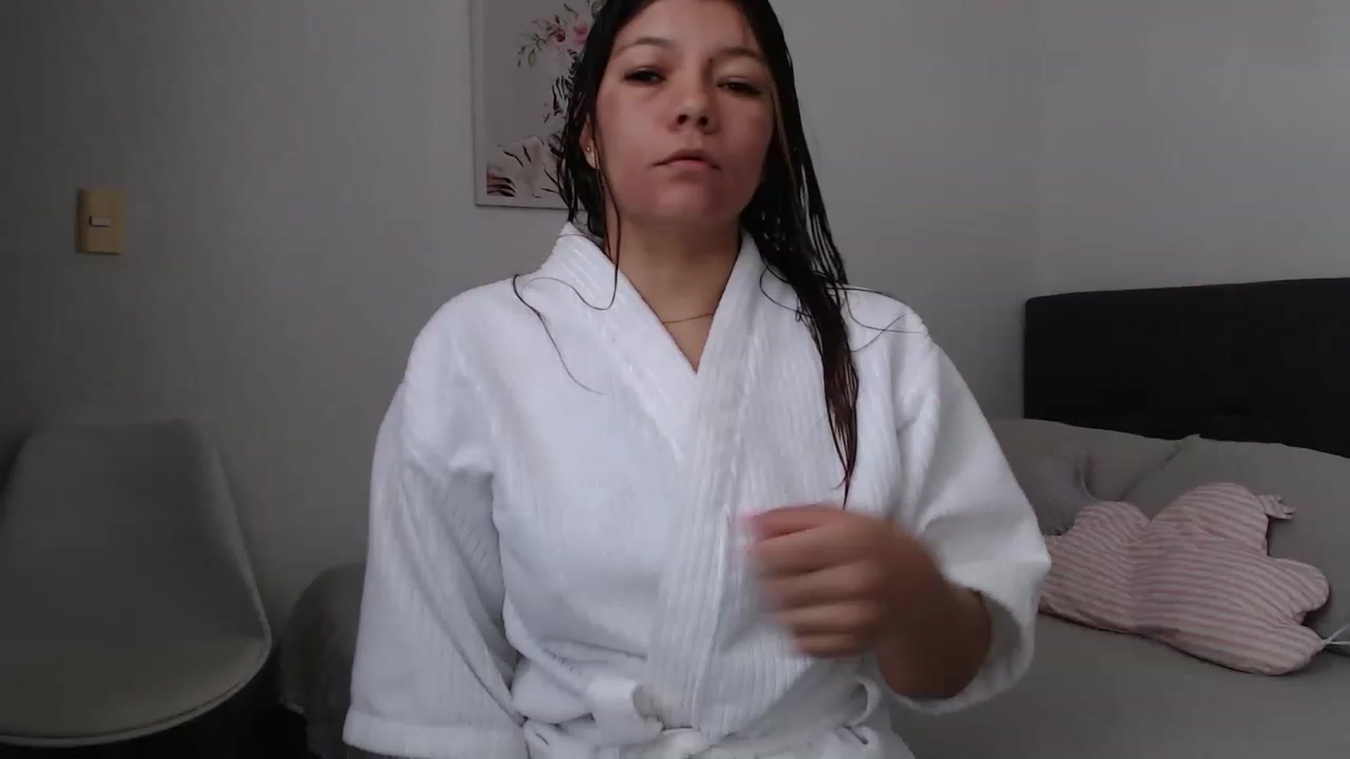 Gallery image thumbnail from Priscilla_br's myfreecams stream on, 12/30/2022, 17:35 image 15 of 20