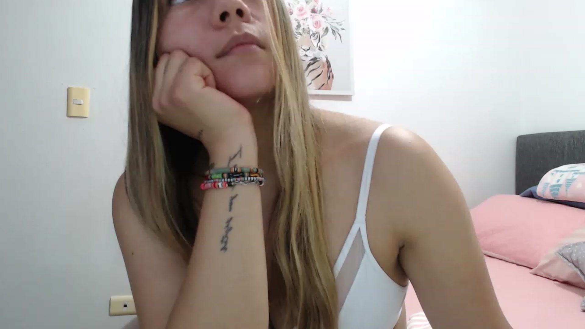 Gallery image thumbnail from Priscilla_br's myfreecams stream on, 01/16/2023, 23:05 image 8 of 20