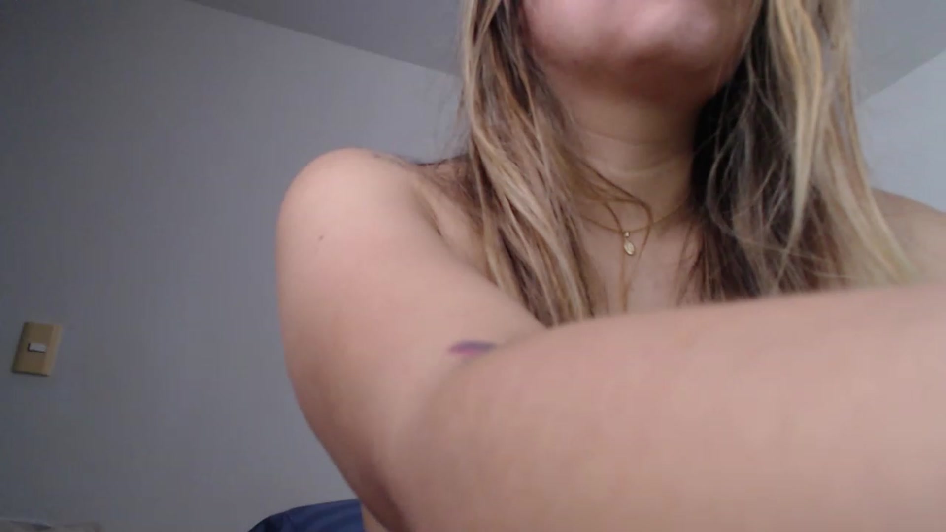 Gallery image thumbnail from Priscilla_br's myfreecams stream on, 01/17/2023, 17:19 image 9 of 20