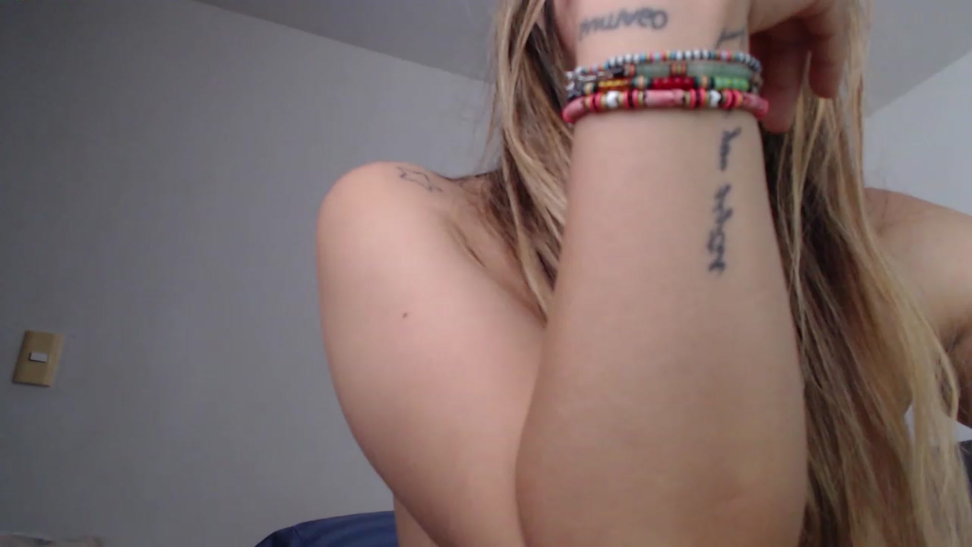 Gallery image thumbnail from Priscilla_br's myfreecams stream on, 01/17/2023, 17:19 image 8 of 20