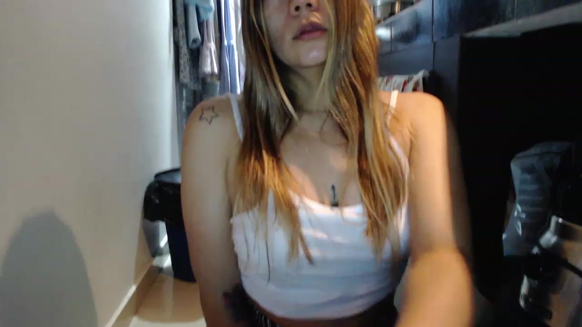 Gallery image thumbnail from Priscilla_br's myfreecams stream on, 01/26/2023, 01:16 image 10 of 20