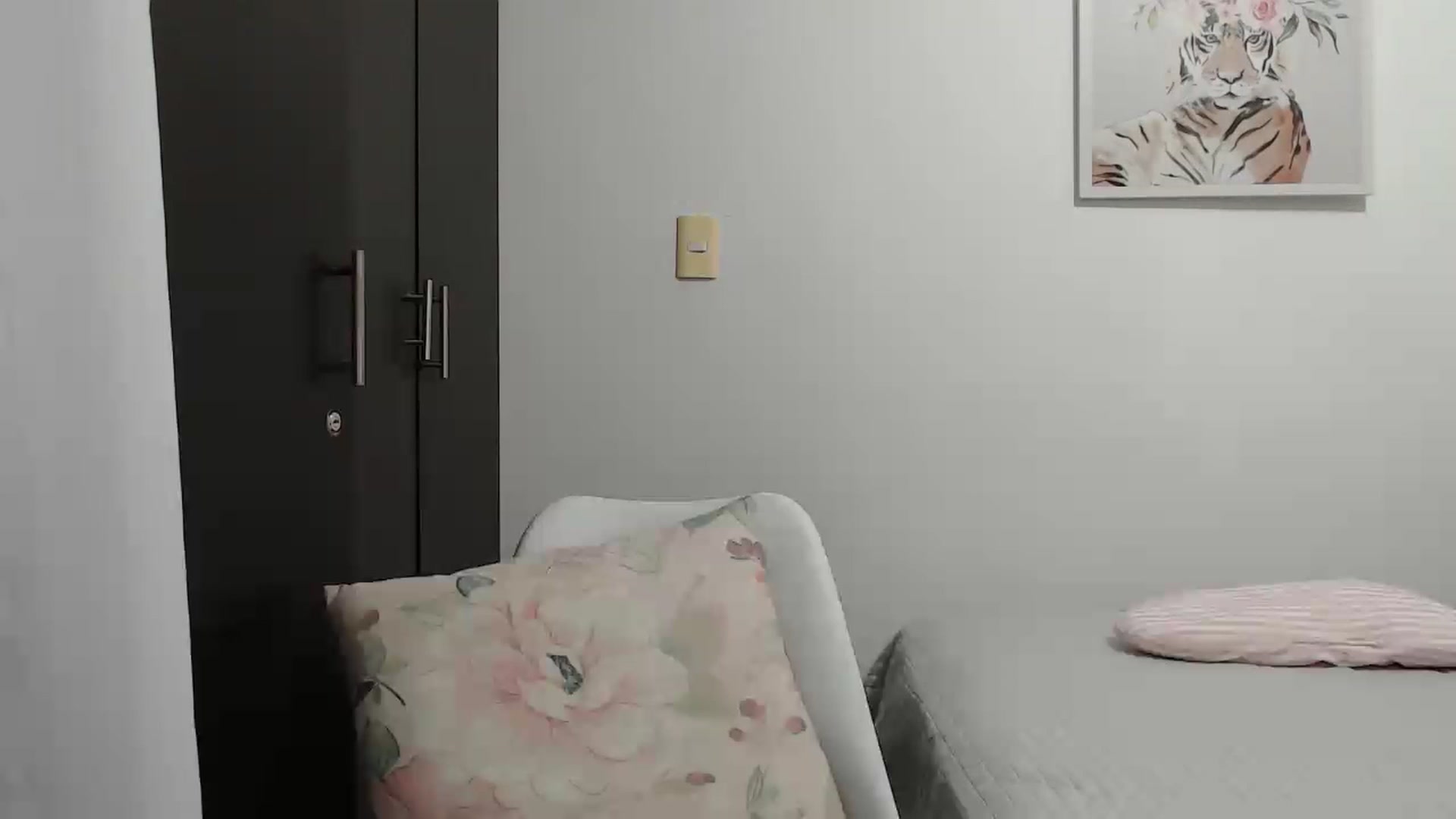 Gallery image thumbnail from Priscilla_br's myfreecams stream on, 01/30/2023, 23:04 image 6 of 20