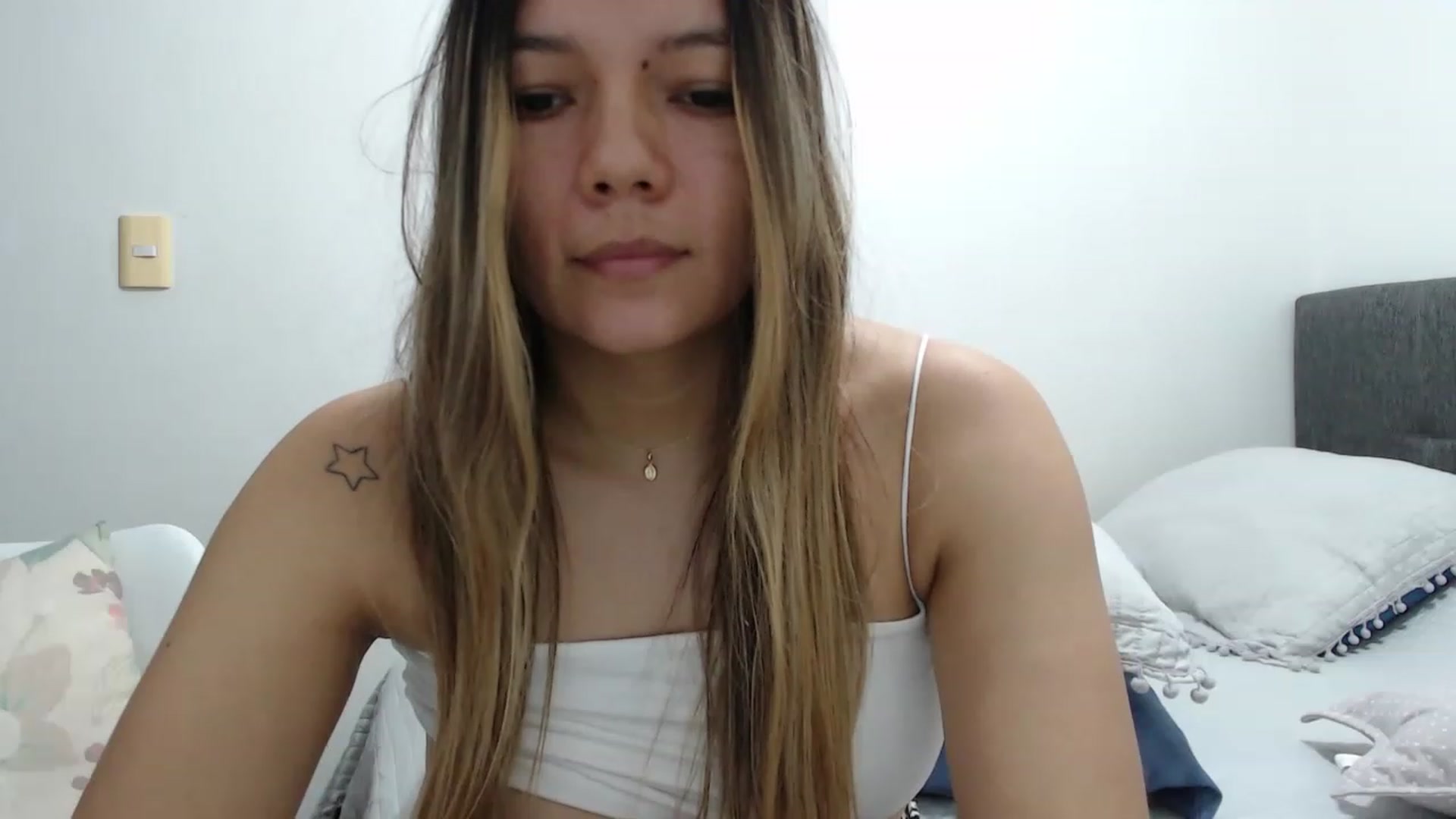 Gallery image thumbnail from Priscilla_br's myfreecams stream on, 01/30/2023, 23:04 image 10 of 20