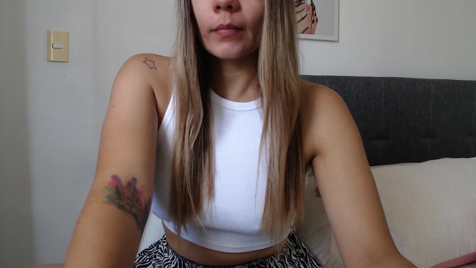 Gallery image thumbnail from Priscilla_br's myfreecams stream on, 07/20/2023, 16:29 image 10 of 20