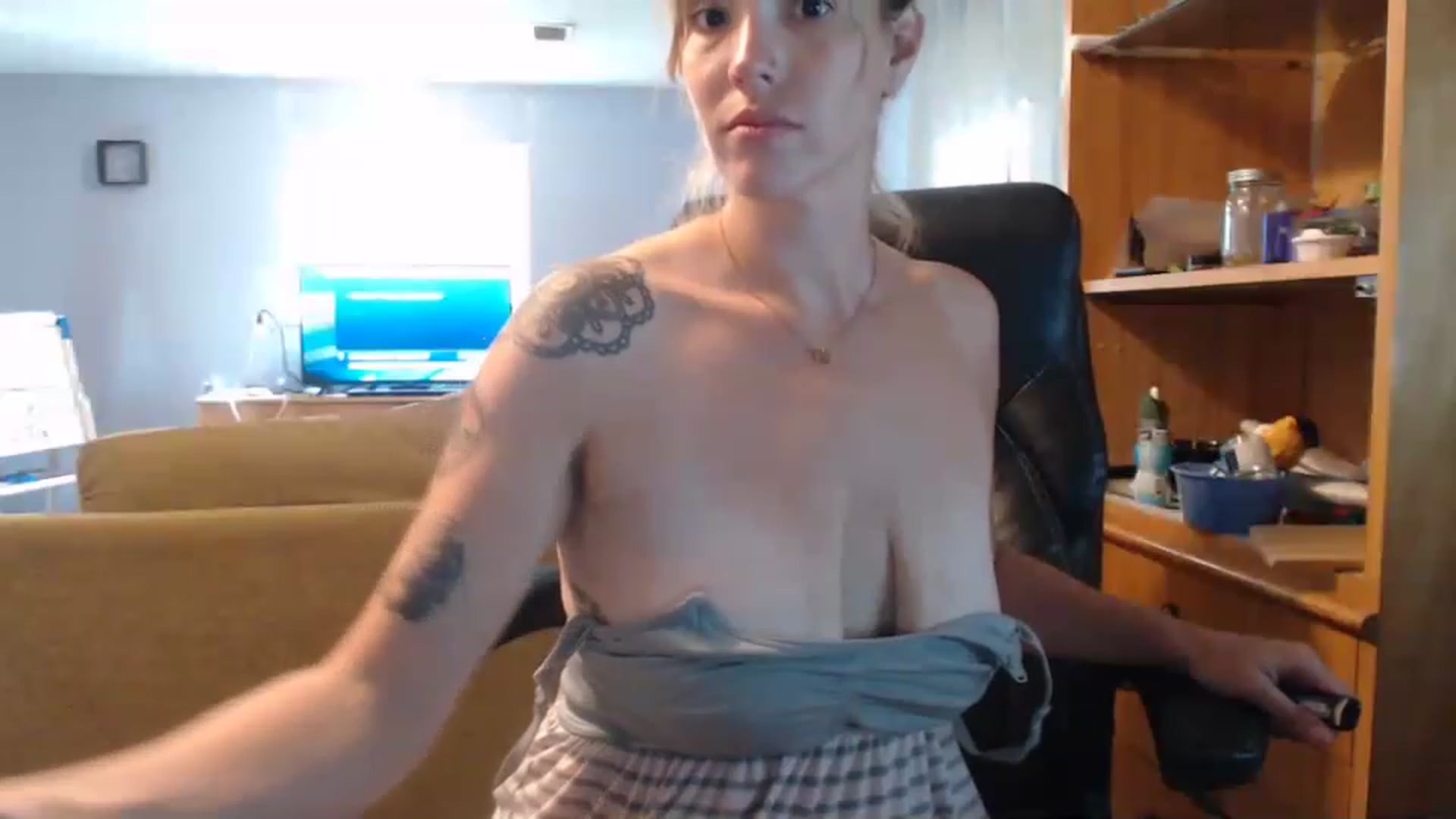 Gallery image thumbnail from Prtyplz's myfreecams stream on, 08/22/2023, 14:02 image 17 of 20
