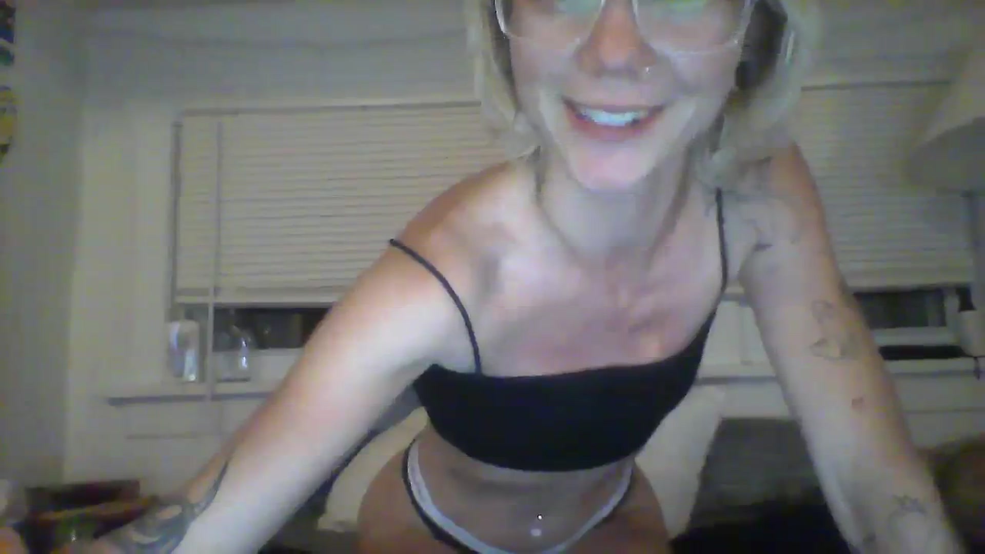 Gallery image thumbnail from Pullmyheir's myfreecams stream on, 10/02/2023, 02:18 image 9 of 20