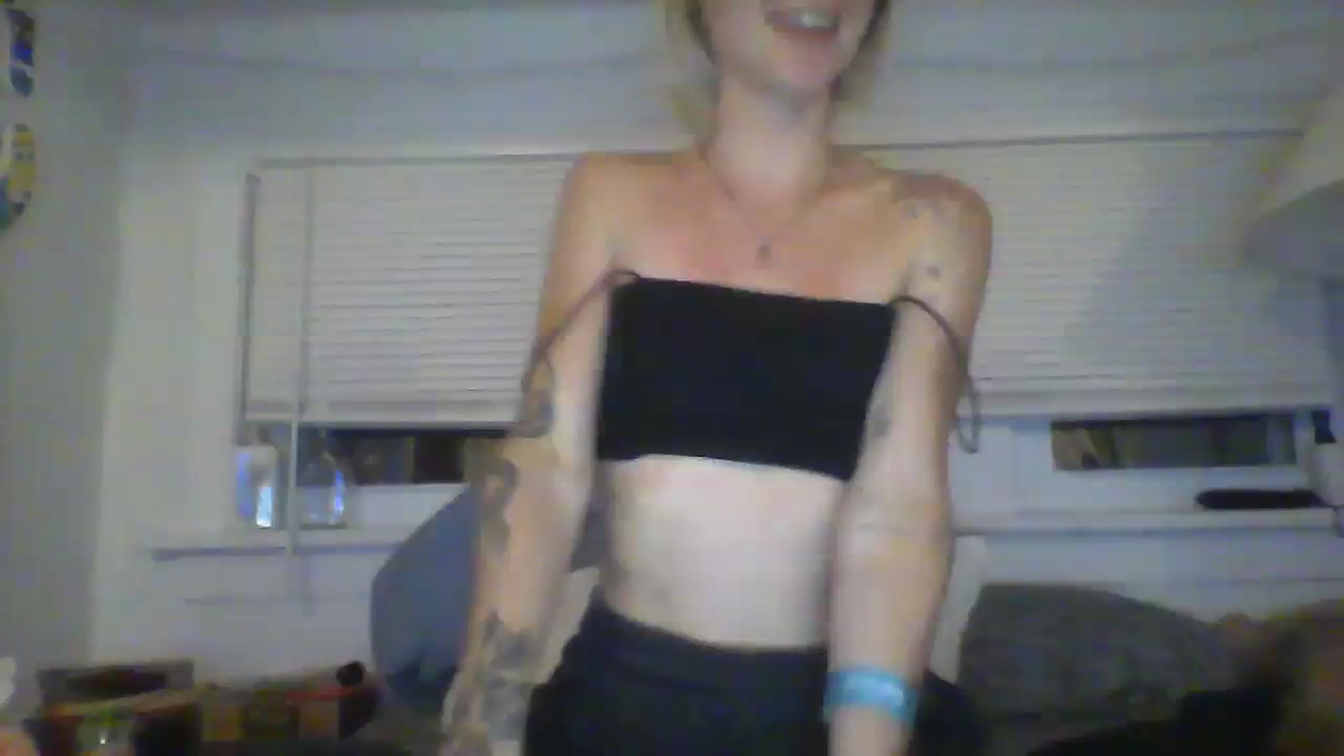 Gallery image thumbnail from Pullmyheir's myfreecams stream on, 10/02/2023, 02:18 image 3 of 20