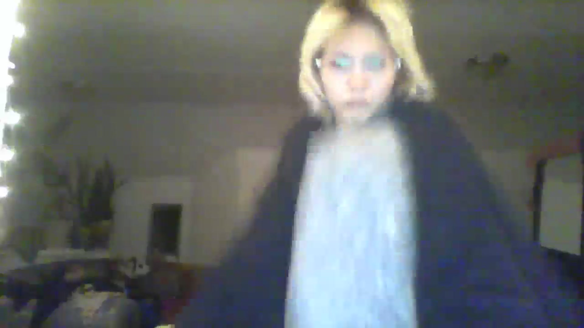 Gallery image thumbnail from Pullmyheir's myfreecams stream on, 10/06/2023, 12:16 image 9 of 20
