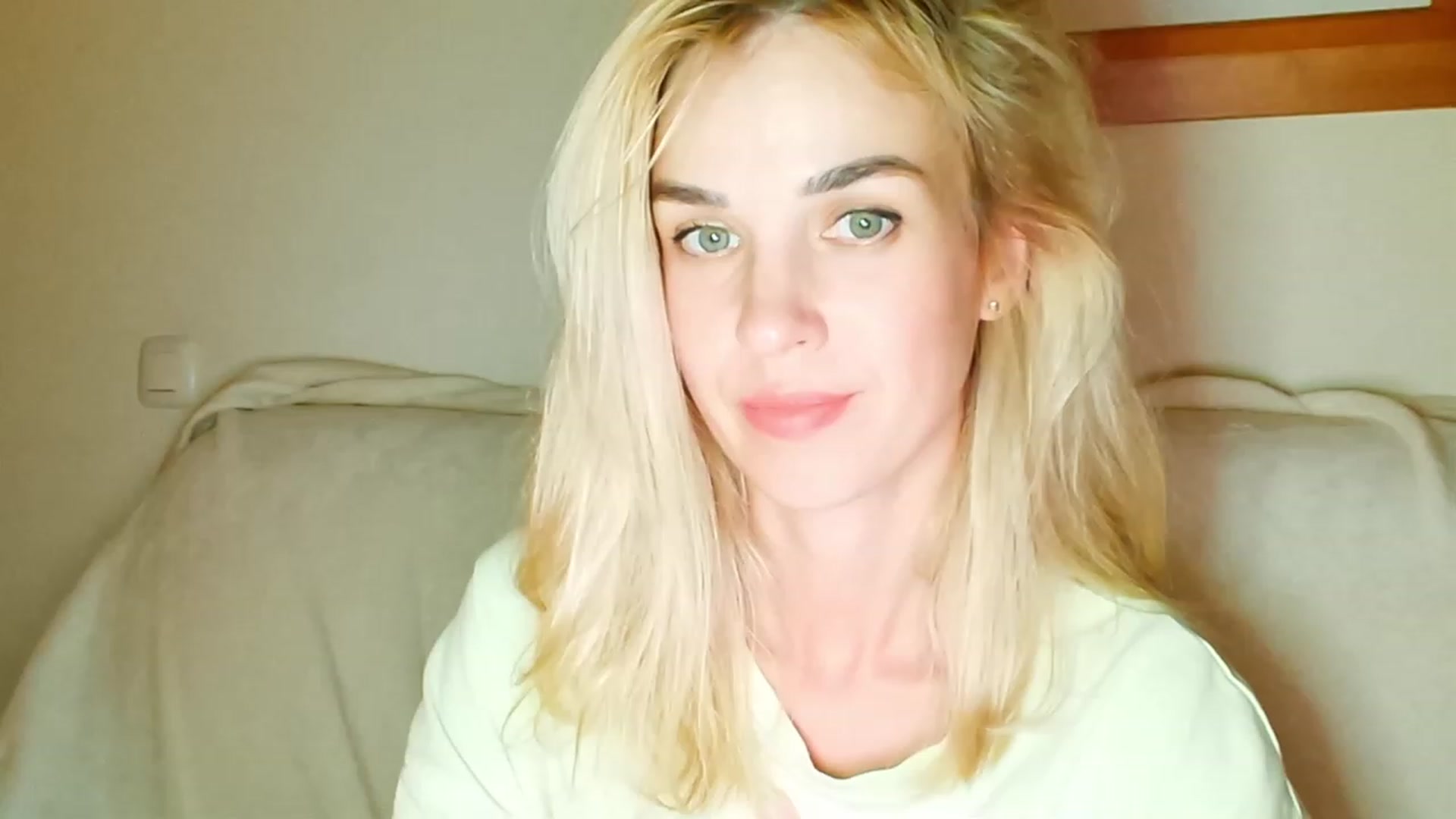 Gallery image thumbnail from Pulyaua's myfreecams stream on, 06/13/2023, 24:14 image 16 of 20