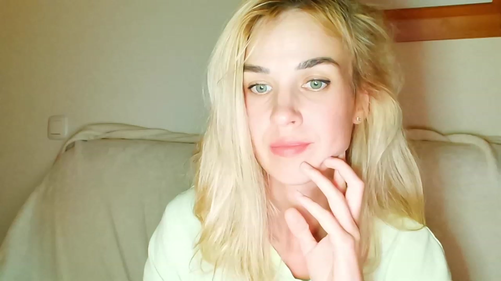 Gallery image thumbnail from Pulyaua's myfreecams stream on, 06/13/2023, 24:14 image 17 of 20