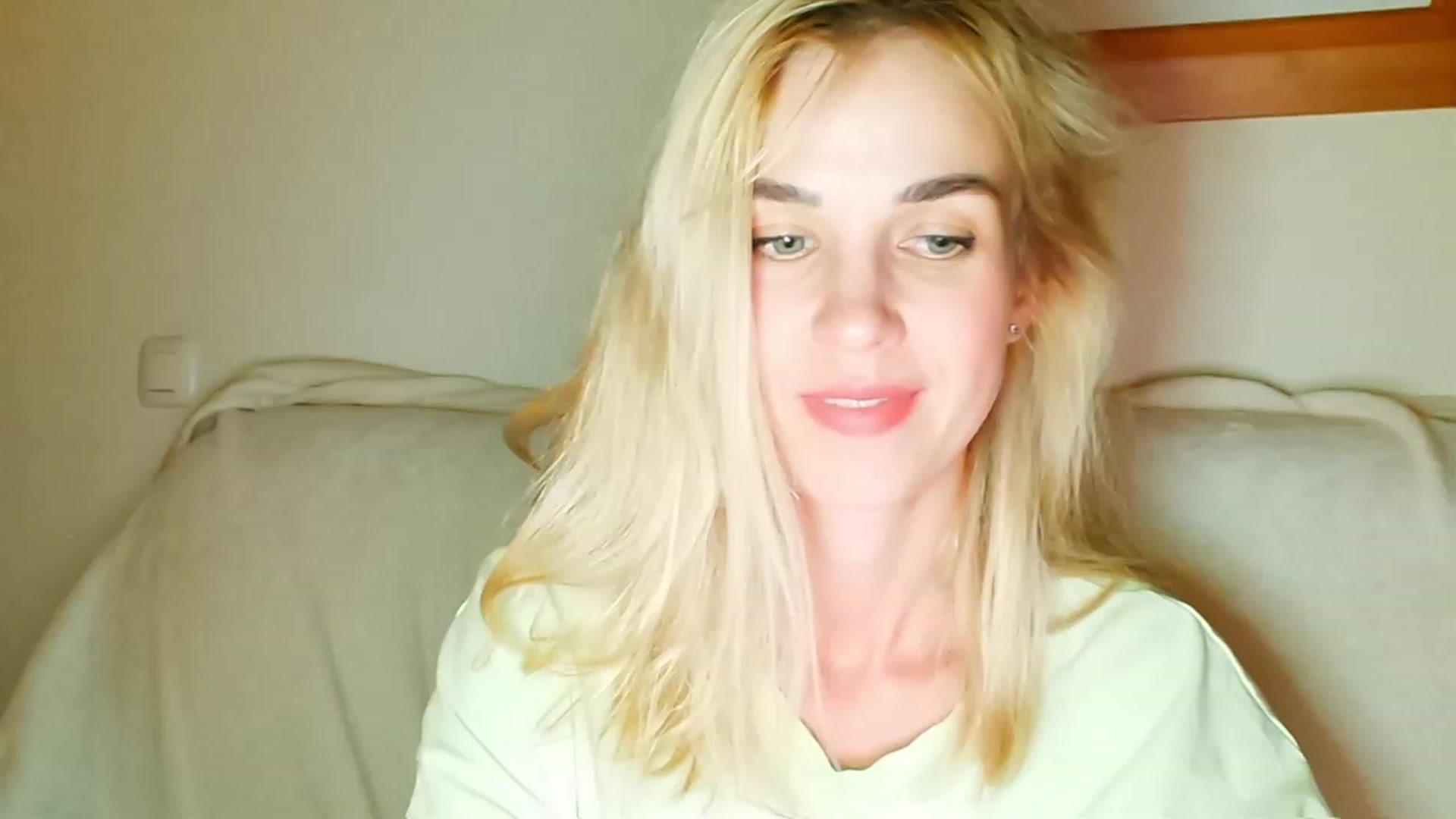 Gallery image thumbnail from Pulyaua's myfreecams stream on, 06/13/2023, 24:14 image 14 of 20