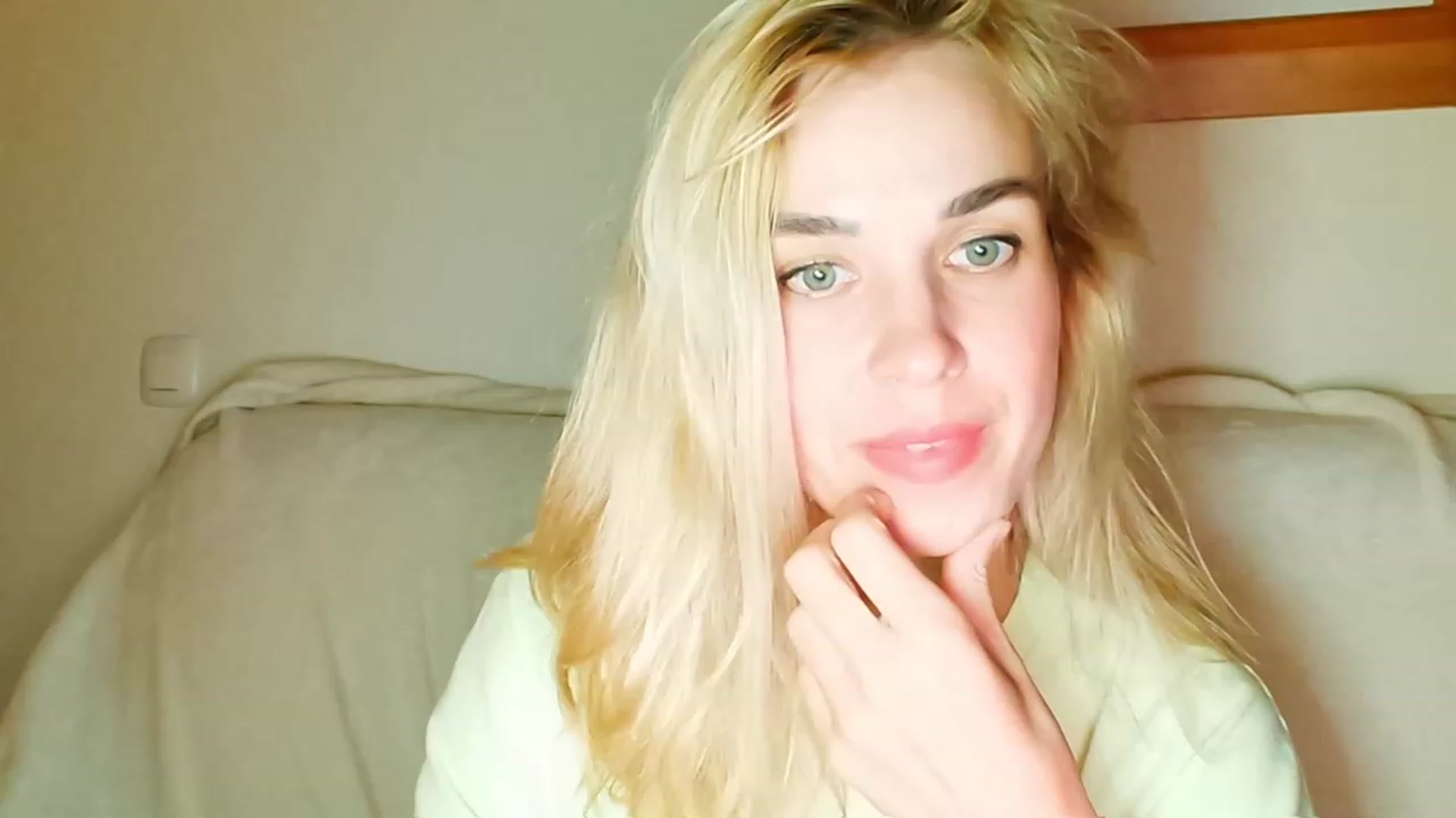 Gallery image thumbnail from Pulyaua's myfreecams stream on, 06/13/2023, 24:14 image 2 of 20