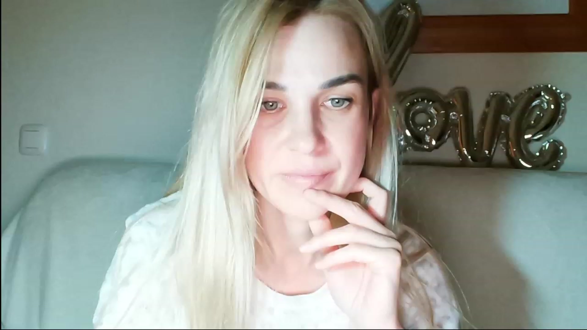 Gallery image thumbnail from Pulyaua's myfreecams stream on, 03/03/2024, 19:31 image 6 of 20