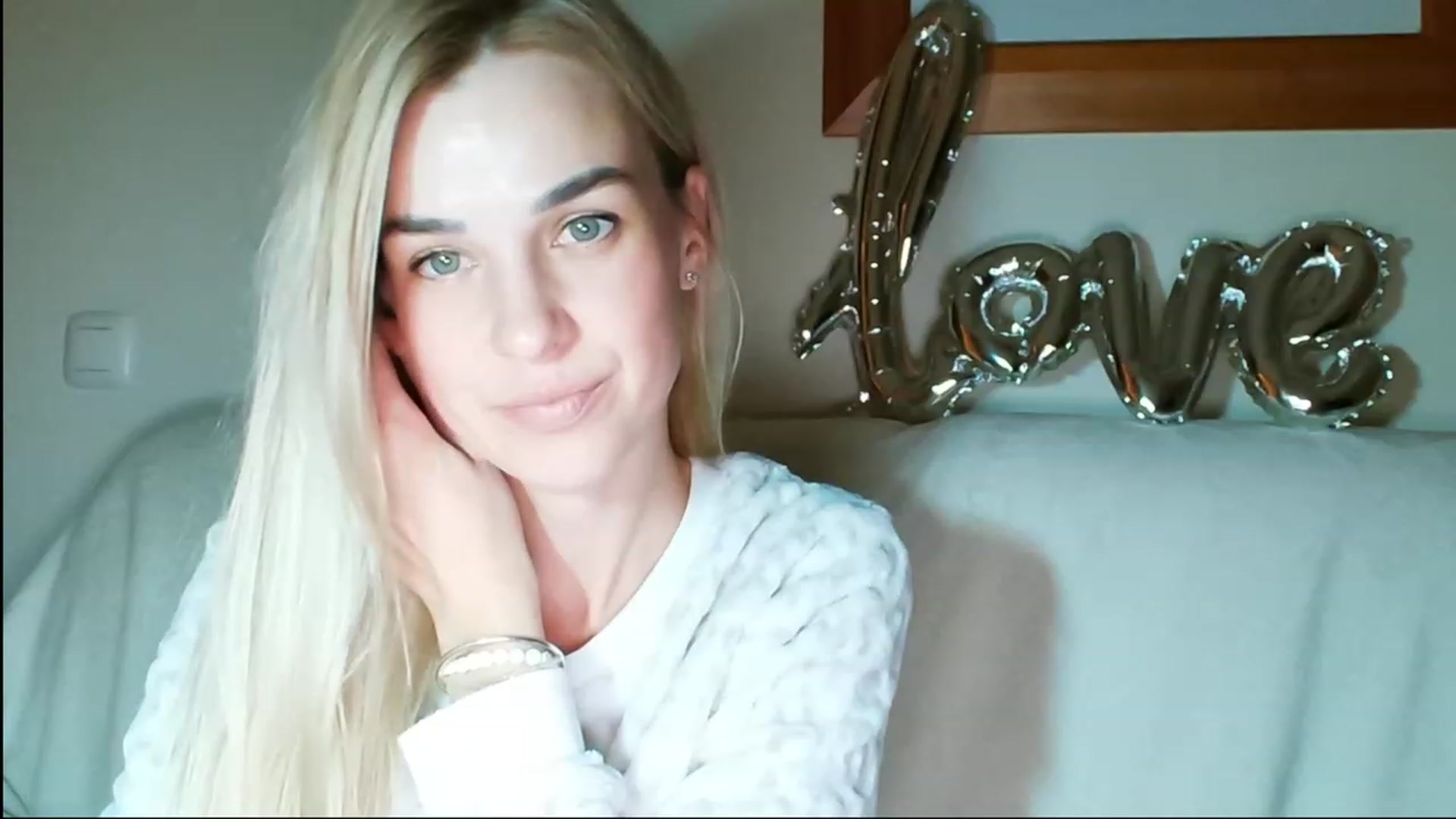 Gallery image thumbnail from Pulyaua's myfreecams stream on, 03/03/2024, 19:31 image 12 of 20