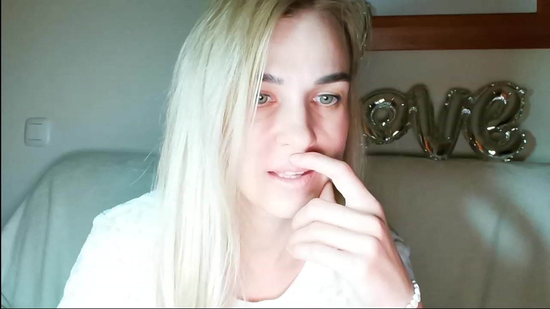 Gallery image thumbnail from Pulyaua's myfreecams stream on, 03/03/2024, 19:31 image 11 of 20