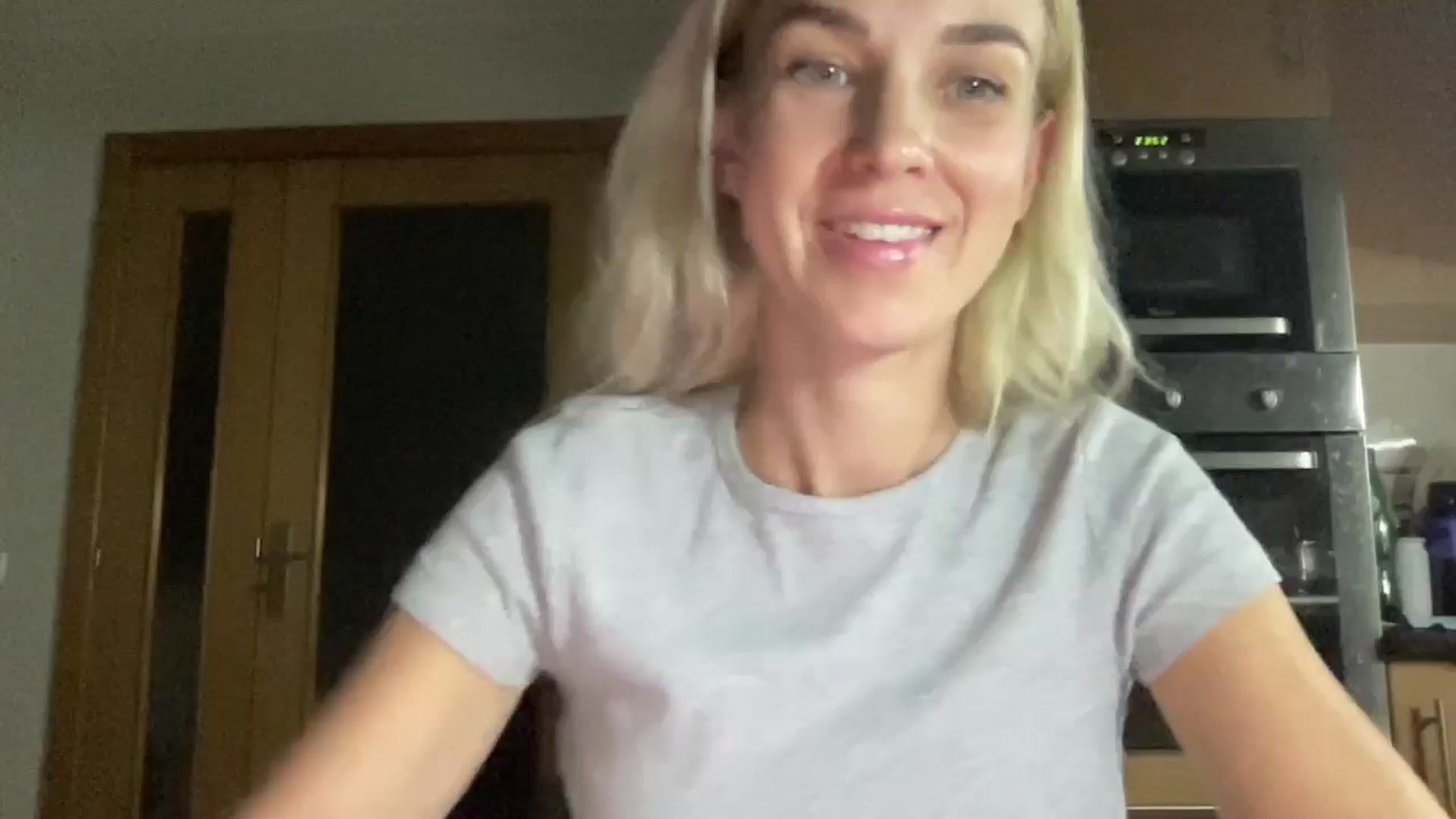 Gallery image thumbnail from Pulyaua's myfreecams stream on, 09/15/2024, 23:12 image 14 of 20