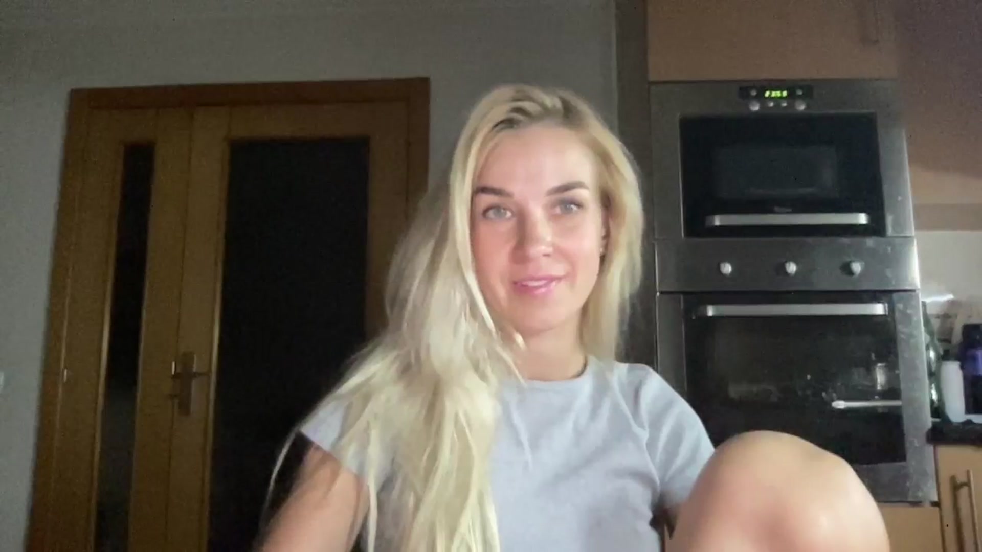 Gallery image thumbnail from Pulyaua's myfreecams stream on, 09/15/2024, 23:12 image 17 of 20