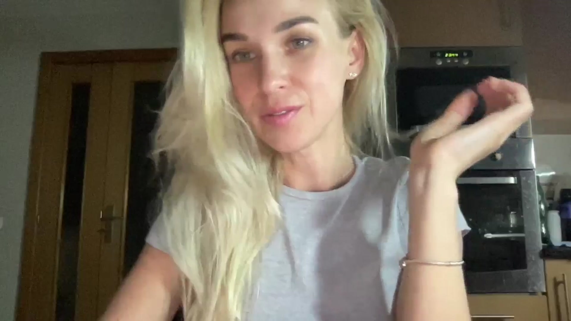 Gallery image thumbnail from Pulyaua's myfreecams stream on, 09/15/2024, 23:12 image 11 of 20