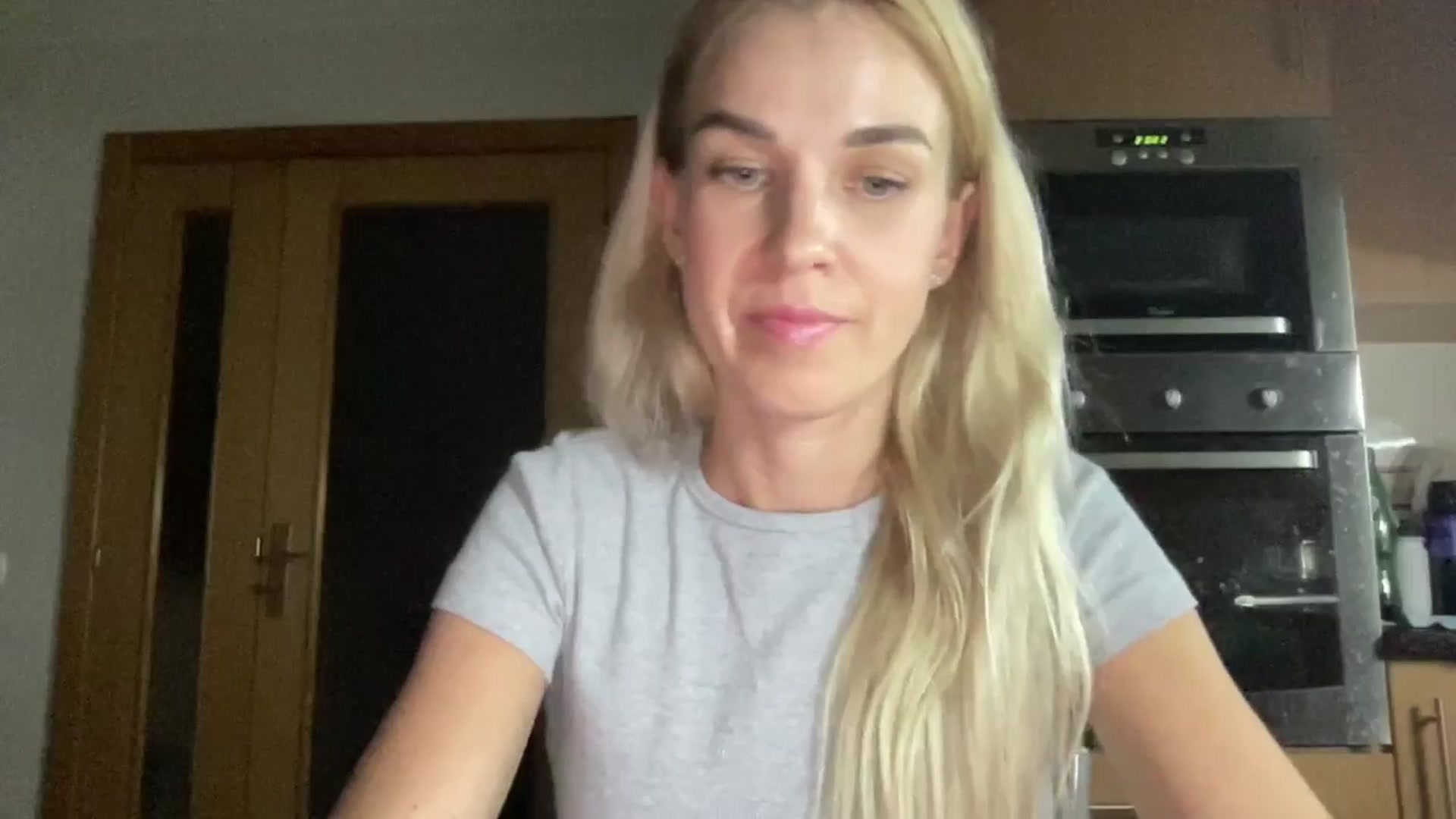 Gallery image thumbnail from Pulyaua's myfreecams stream on, 09/15/2024, 23:12 image 2 of 20