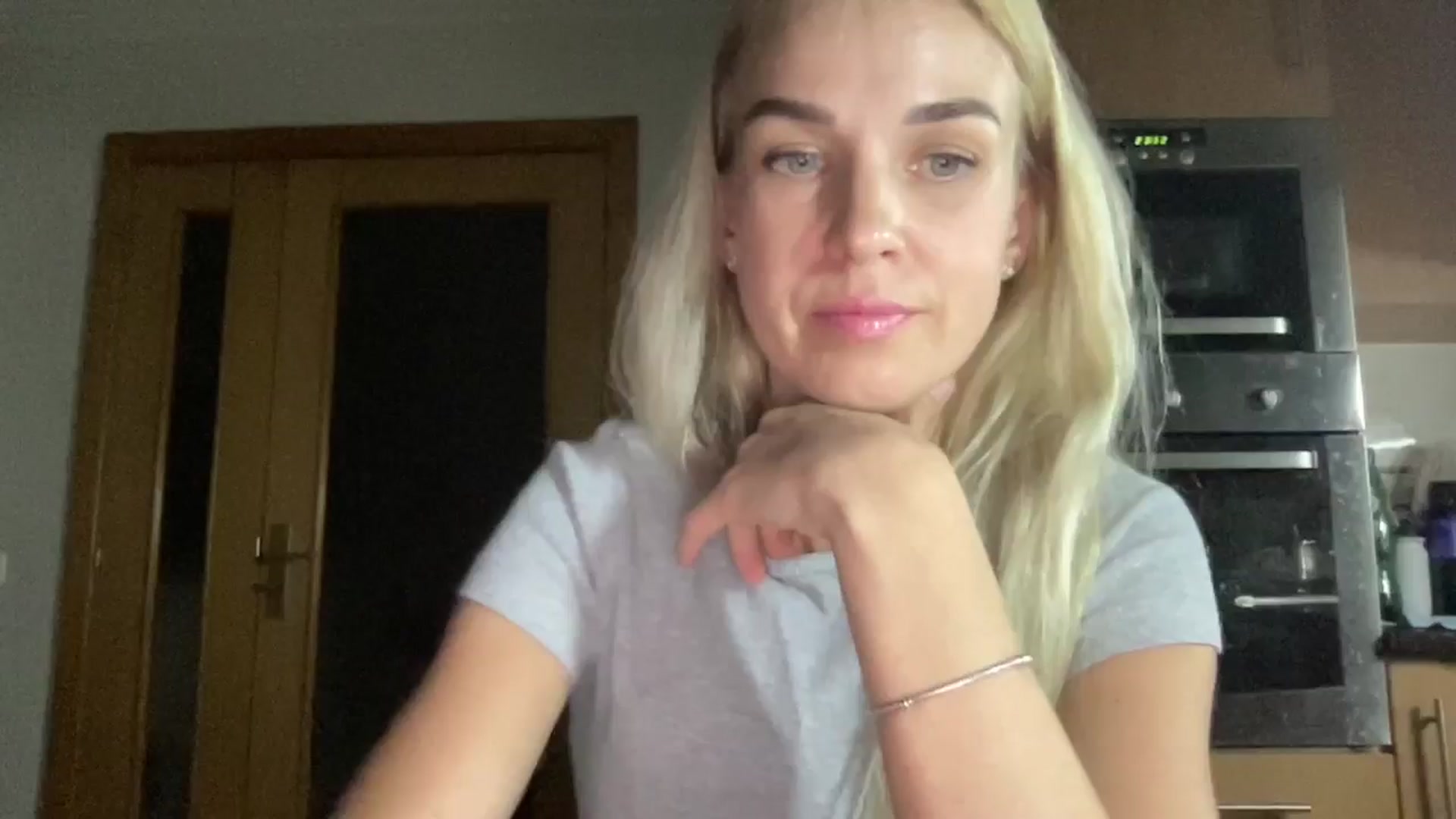 Gallery image thumbnail from Pulyaua's myfreecams stream on, 09/15/2024, 23:12 image 6 of 20