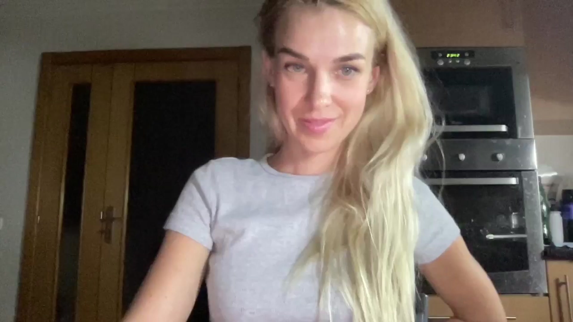Gallery image thumbnail from Pulyaua's myfreecams stream on, 09/15/2024, 23:12 image 10 of 20