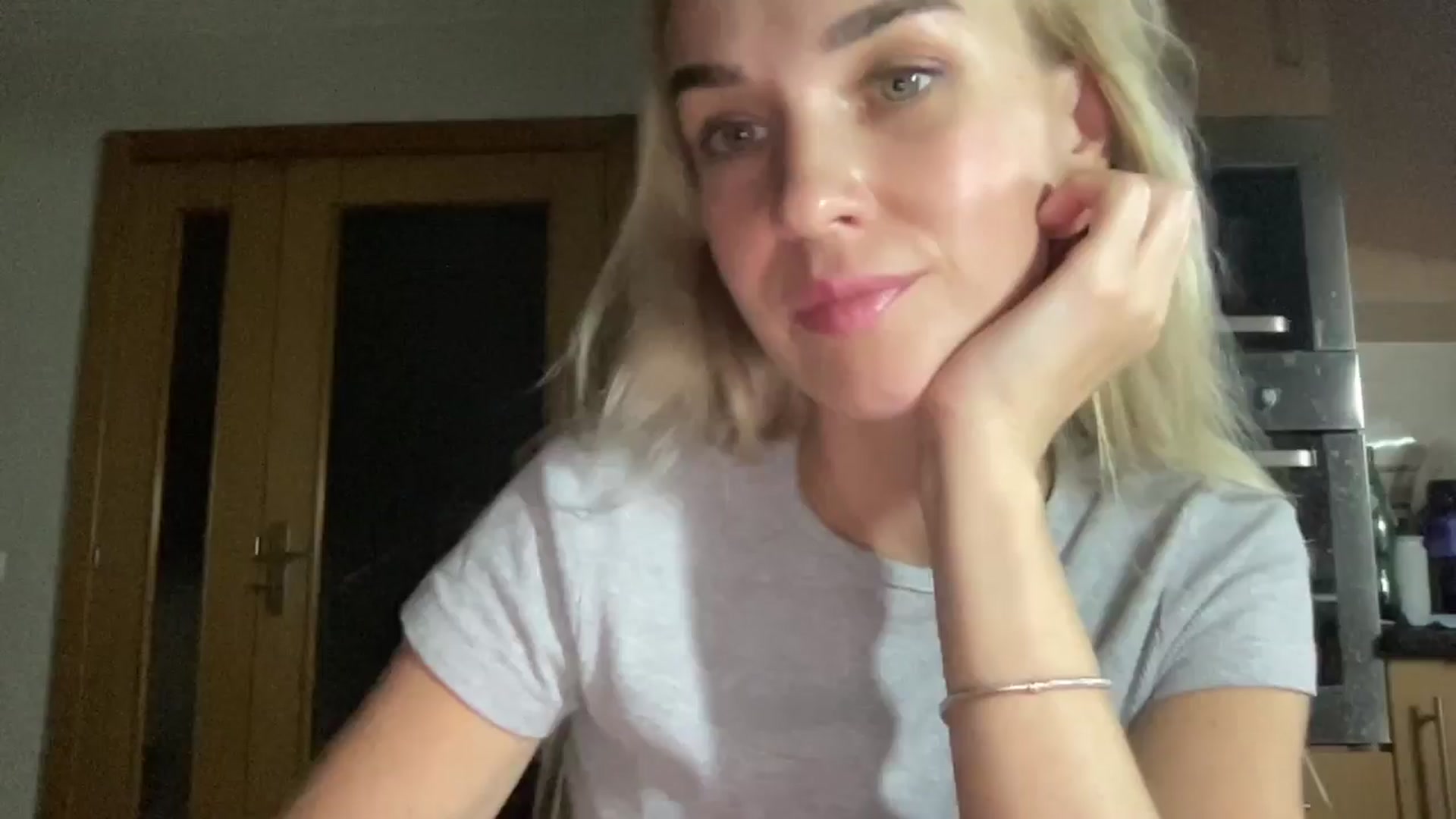Gallery image thumbnail from Pulyaua's myfreecams stream on, 09/15/2024, 23:12 image 16 of 20