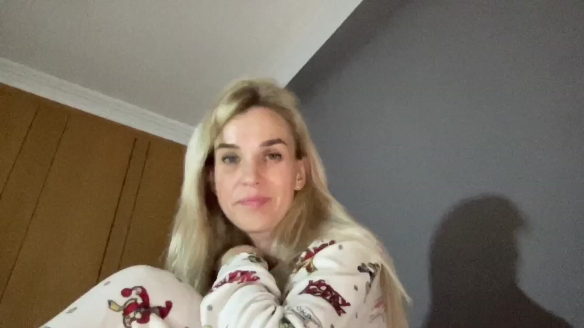 Gallery image thumbnail from Pulyaua's myfreecams stream on, 12/31/2024, 02:13 image 1 of 20