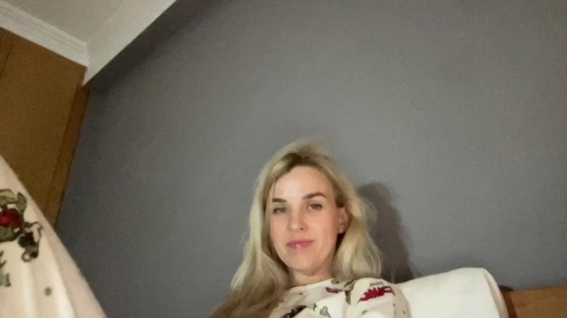 Gallery image thumbnail from Pulyaua's myfreecams stream on, 12/31/2024, 02:13 image 3 of 20