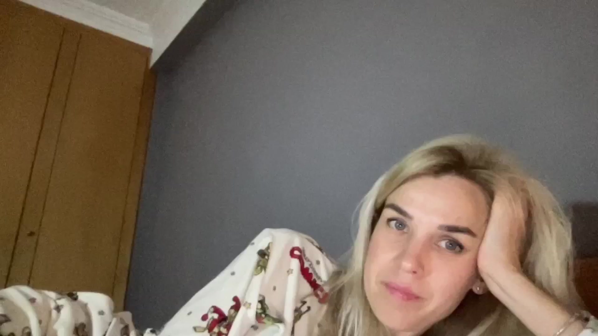 Gallery image thumbnail from Pulyaua's myfreecams stream on, 12/31/2024, 02:13 image 7 of 20