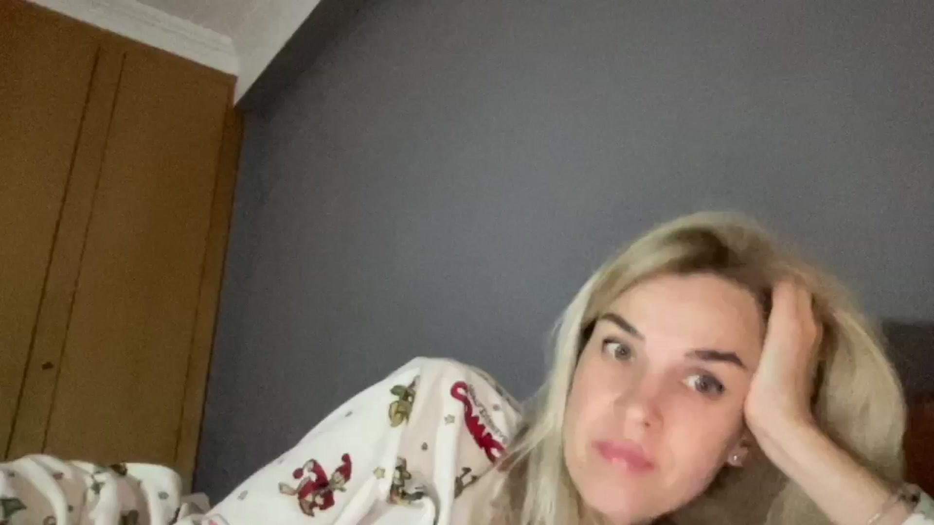 Gallery image thumbnail from Pulyaua's myfreecams stream on, 12/31/2024, 02:13 image 8 of 20