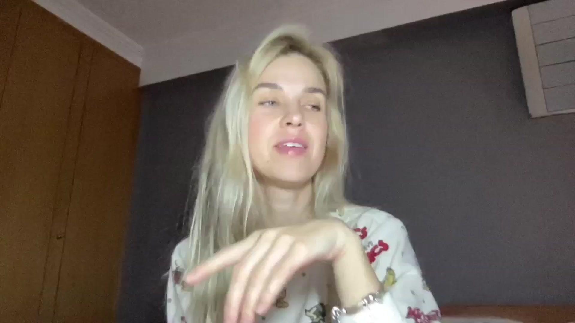 Gallery image thumbnail from Pulyaua's myfreecams stream on, 12/31/2024, 02:13 image 16 of 20