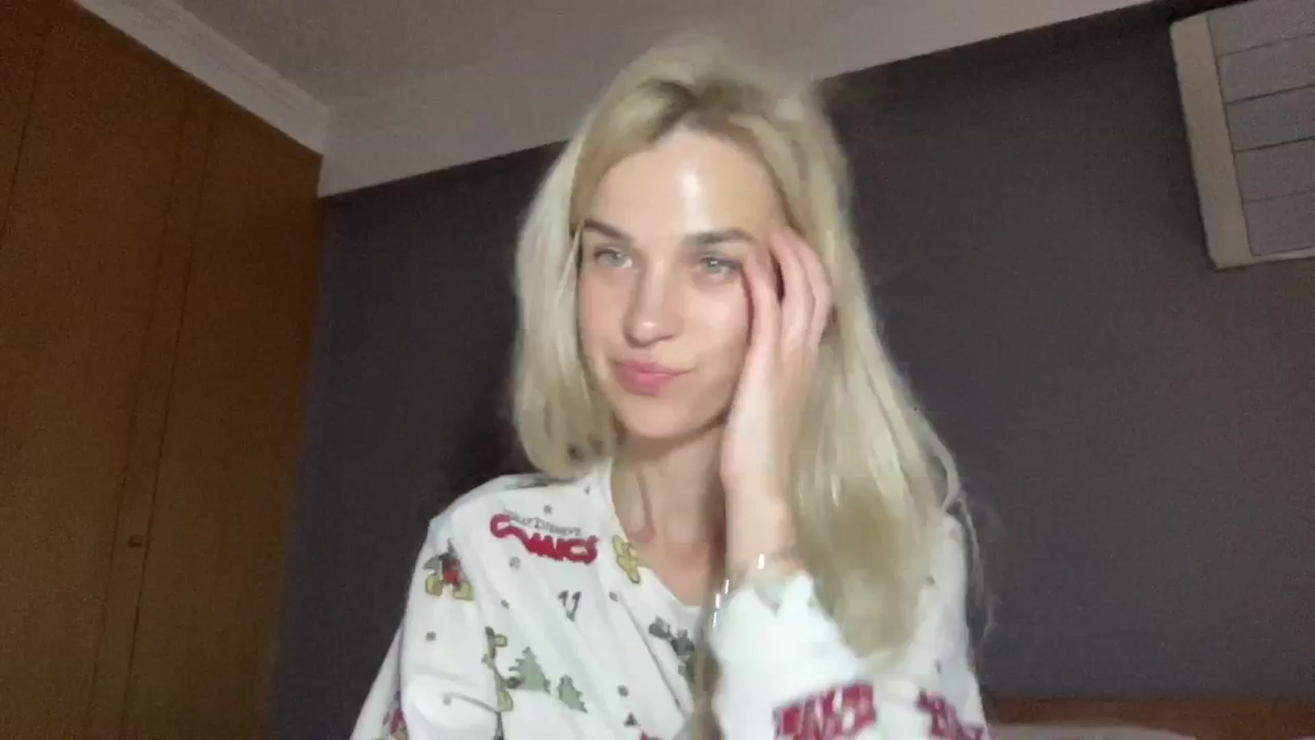Gallery image thumbnail from Pulyaua's myfreecams stream on, 12/31/2024, 02:13 image 14 of 20