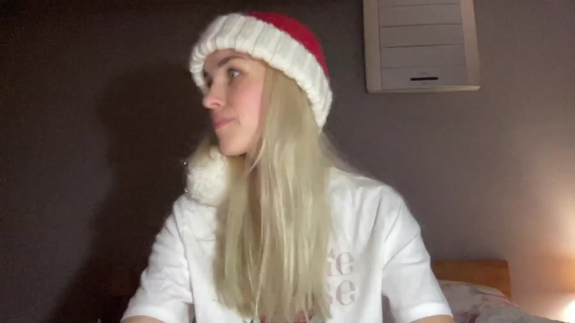 Gallery image thumbnail from Pulyaua's myfreecams stream on, 01/03/2025, 19:07 image 6 of 20