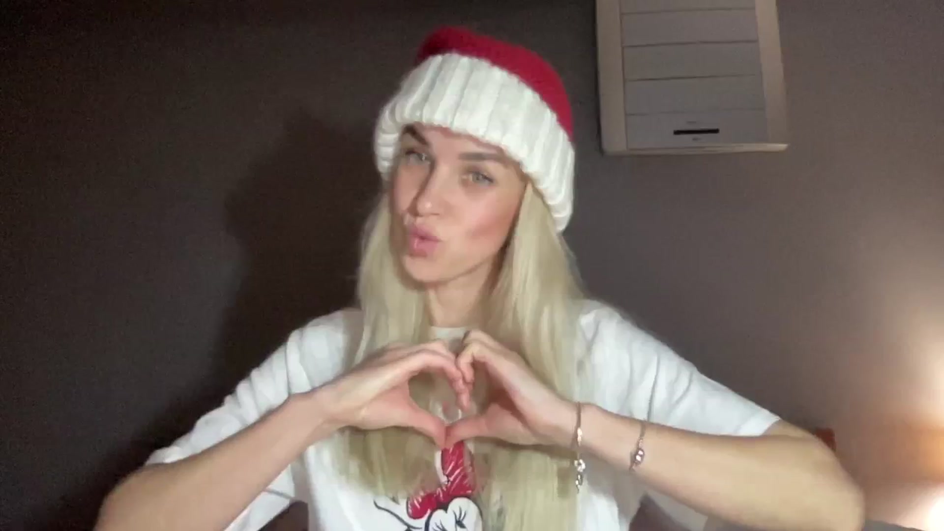 Gallery image thumbnail from Pulyaua's myfreecams stream on, 01/03/2025, 19:07 image 10 of 20