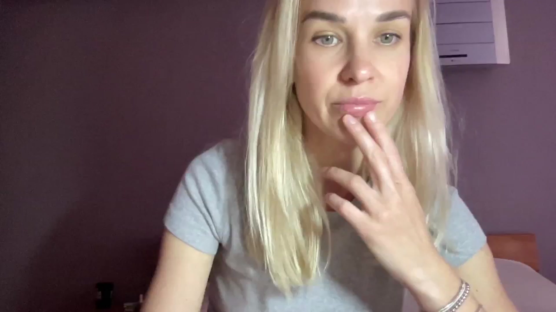 Gallery image thumbnail from Pulyaua's myfreecams stream on, 04/21/2025, 14:02 image 14 of 20