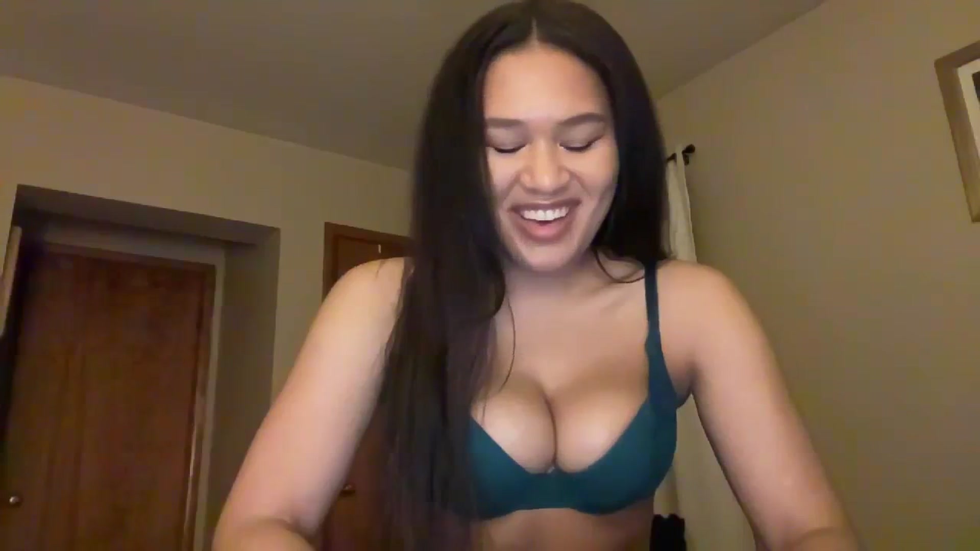 Gallery image thumbnail from Pumpk1nSpice's myfreecams stream on, 03/17/2024, 02:02 image 19 of 20