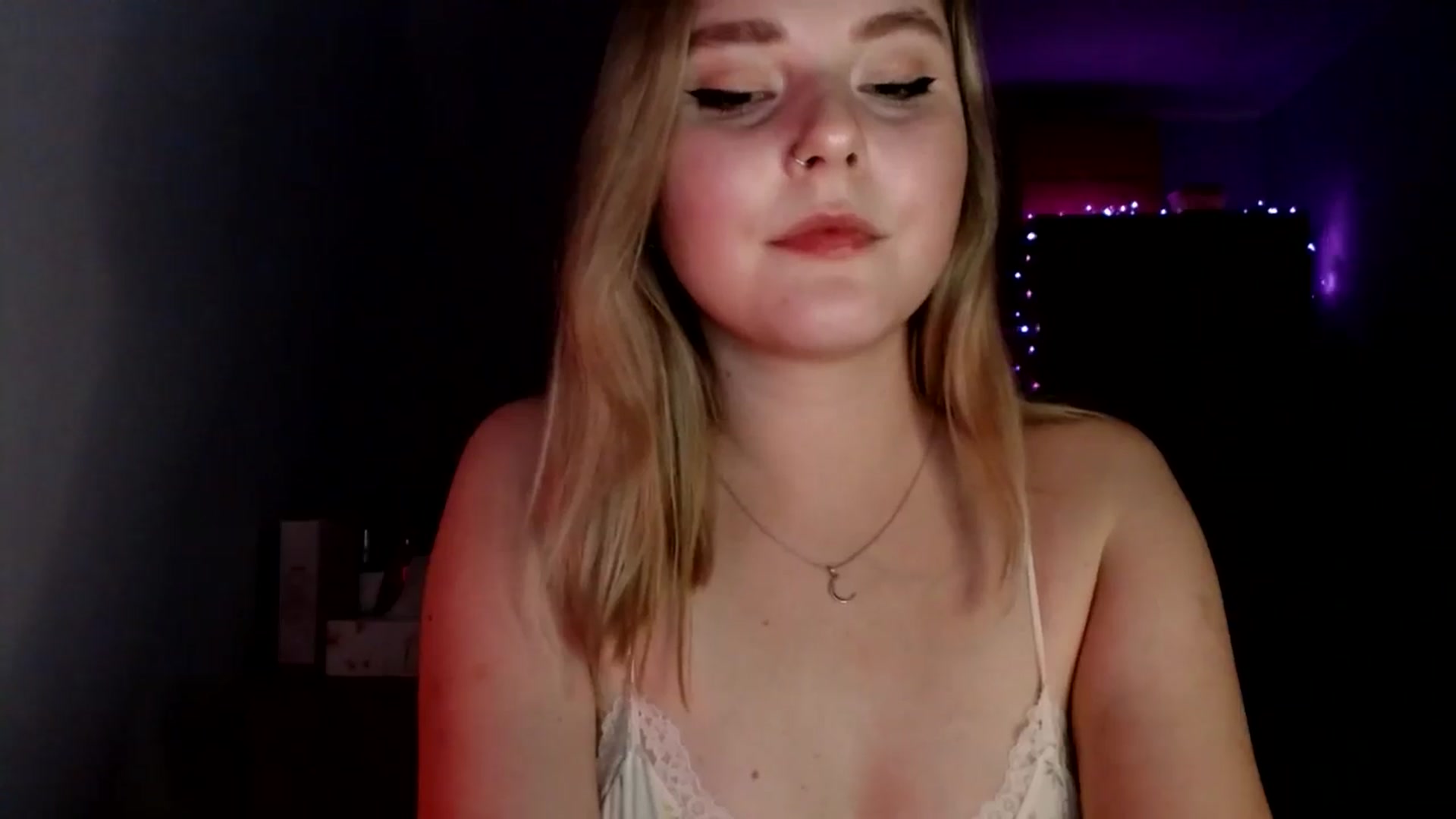 Gallery image thumbnail from Punk_Cake's myfreecams stream on, 06/19/2024, 22:04 image 8 of 20