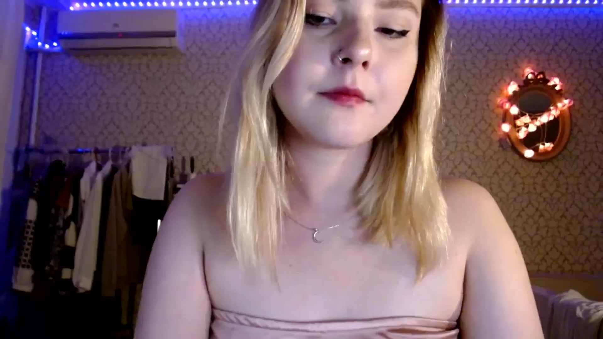 Gallery image thumbnail from Punk_Cake's myfreecams stream on, 08/16/2024, 21:06 image 16 of 20