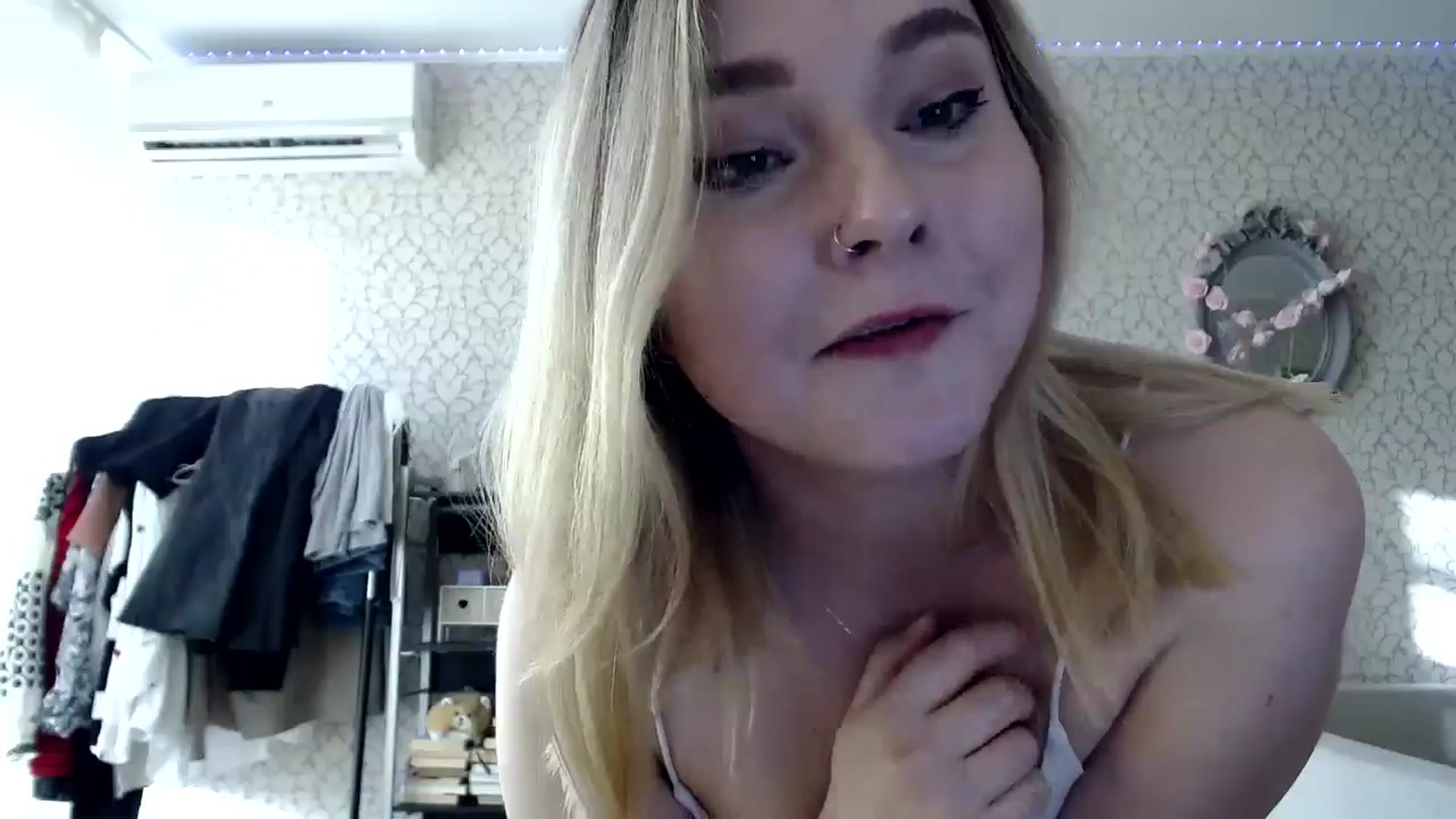 Gallery image thumbnail from Punk_Cake's myfreecams stream on, 08/30/2024, 16:08 image 15 of 20