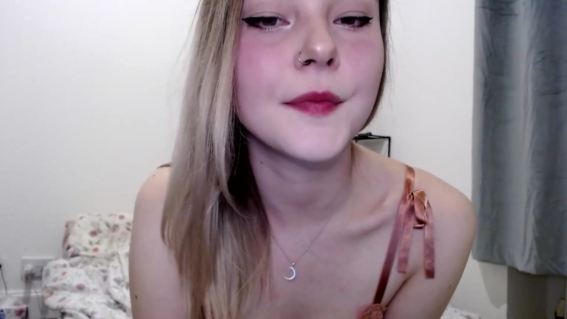 Gallery image thumbnail from Punk_Cake's myfreecams stream on, 04/14/2025, 24:34 image 11 of 20