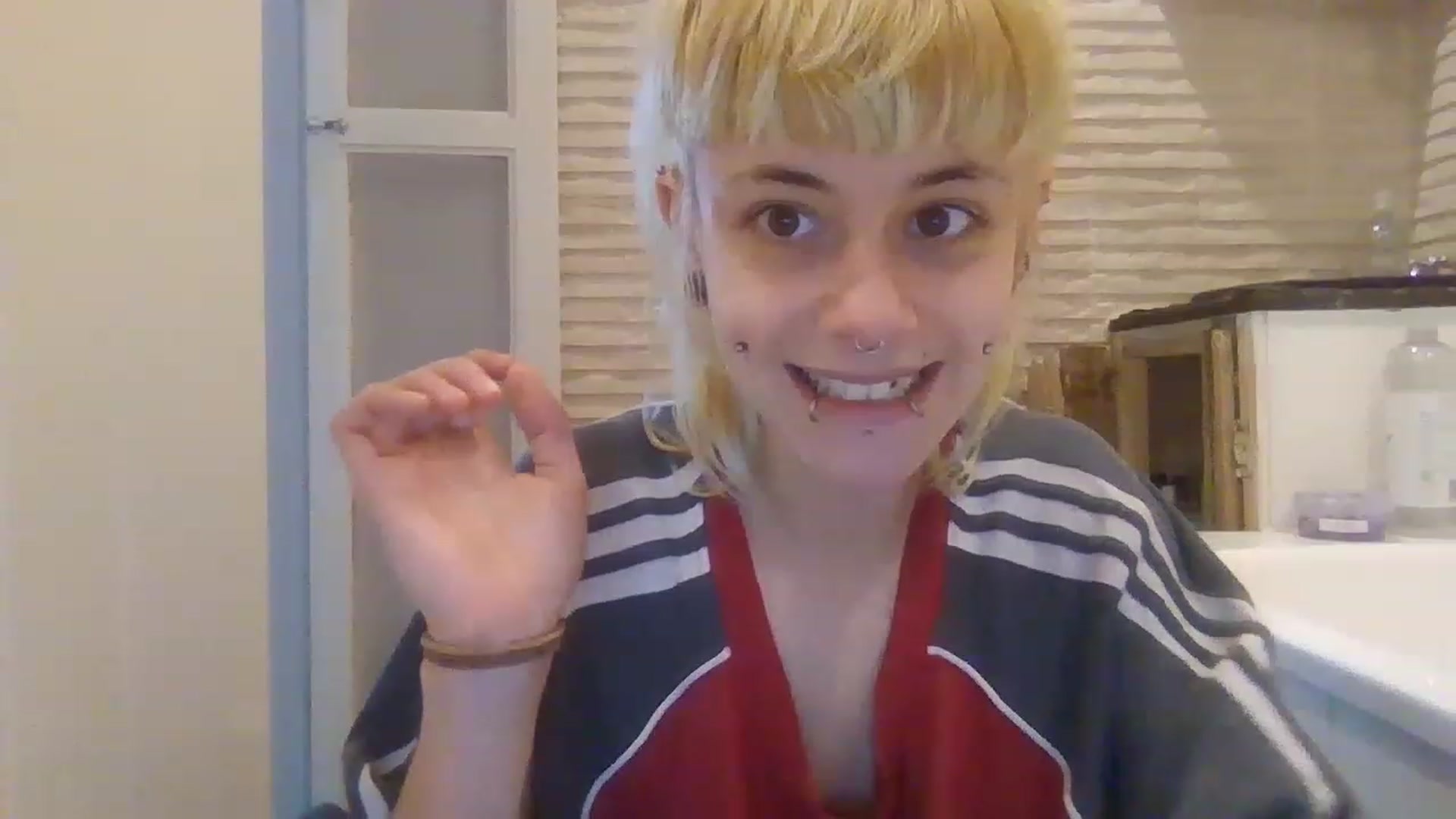 Gallery image thumbnail from Punky_heidi's myfreecams stream on, 11/18/2022, 12:36 image 20 of 20