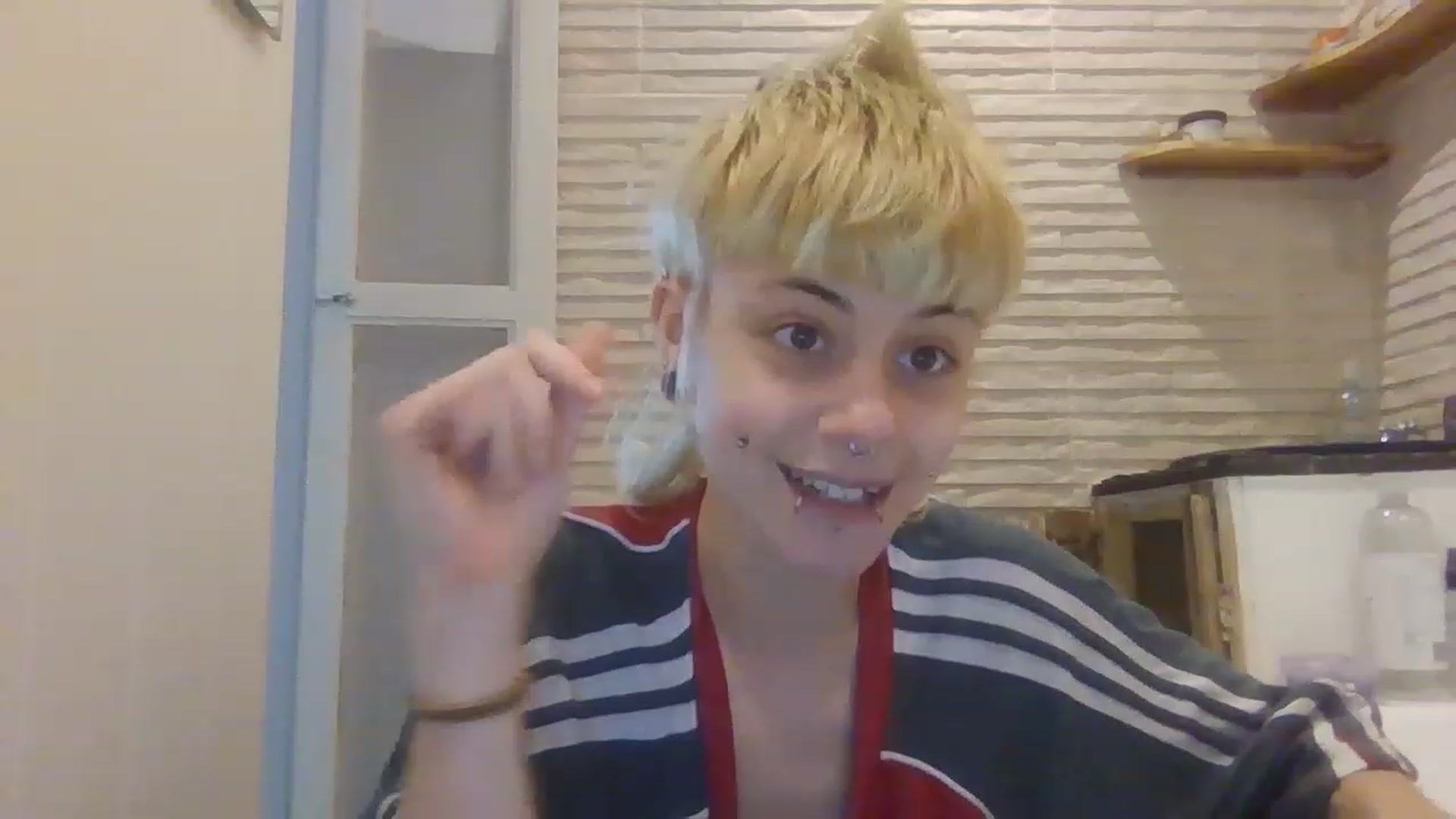 Gallery image thumbnail from Punky_heidi's myfreecams stream on, 11/18/2022, 12:36 image 14 of 20