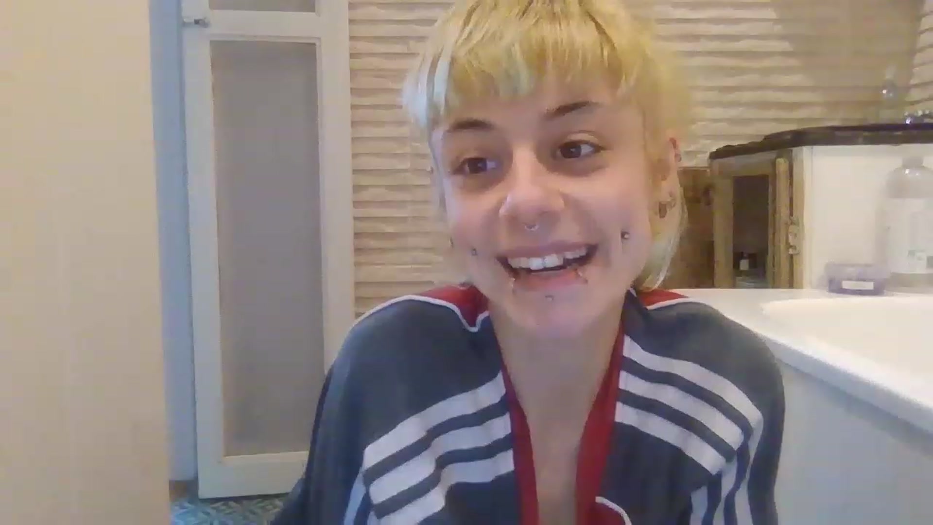 Gallery image thumbnail from Punky_heidi's myfreecams stream on, 11/18/2022, 12:36 image 15 of 20