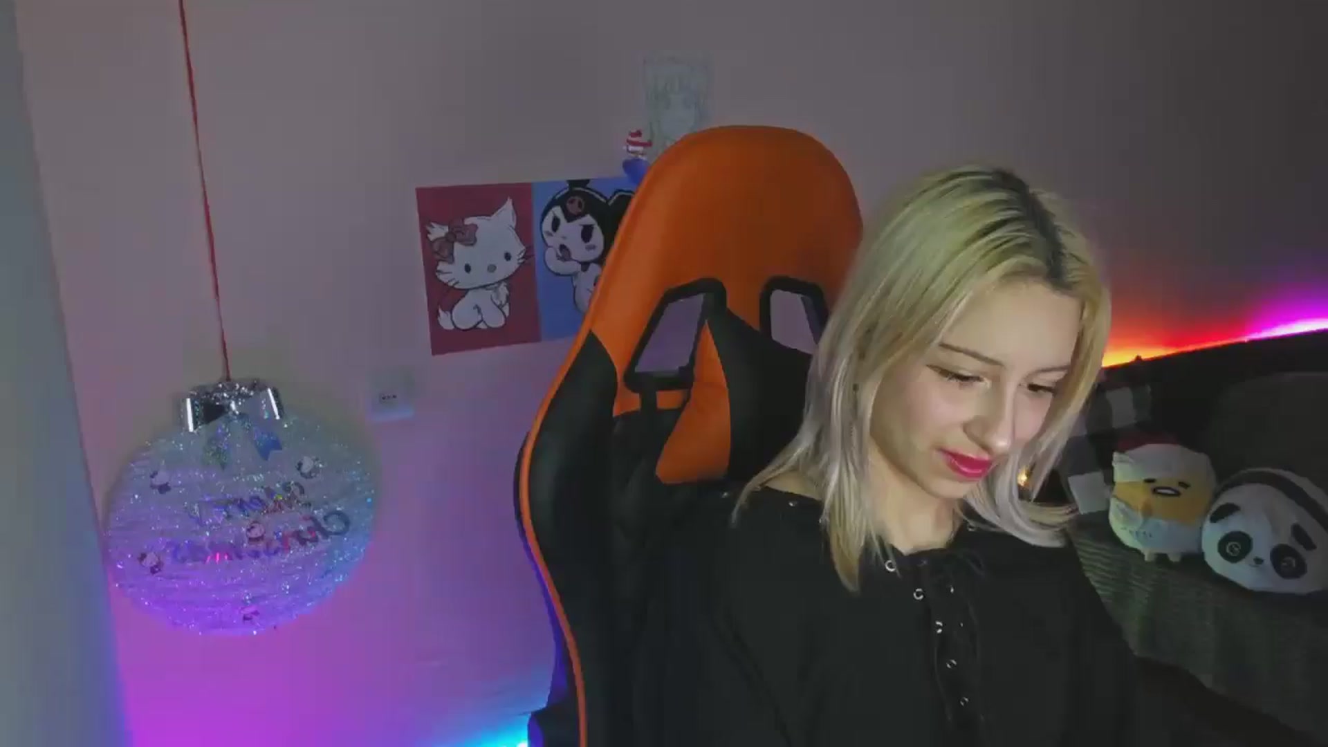 Gallery image thumbnail from PureBlush_xo's myfreecams stream on, 01/01/2026, 02:06 image 17 of 20