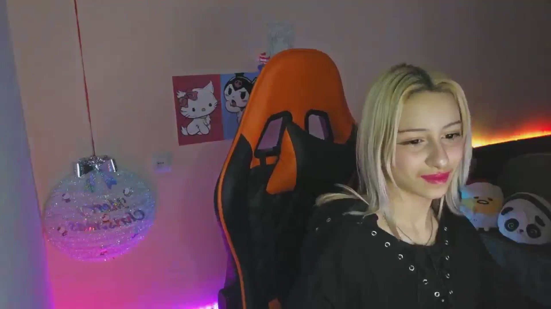 Gallery image thumbnail from PureBlush_xo's myfreecams stream on, 01/01/2026, 03:27 image 17 of 20