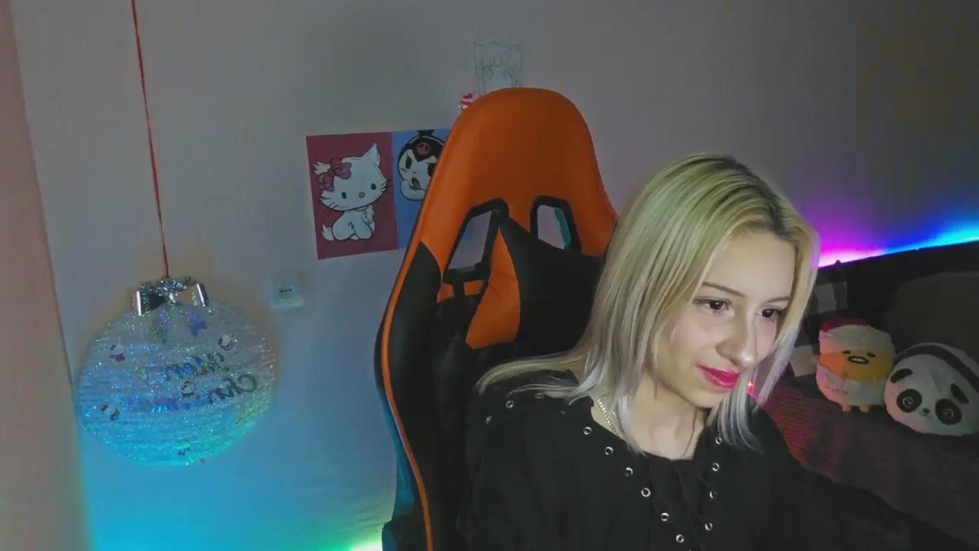 Gallery image thumbnail from PureBlush_xo's myfreecams stream on, 01/01/2026, 03:27 image 16 of 20