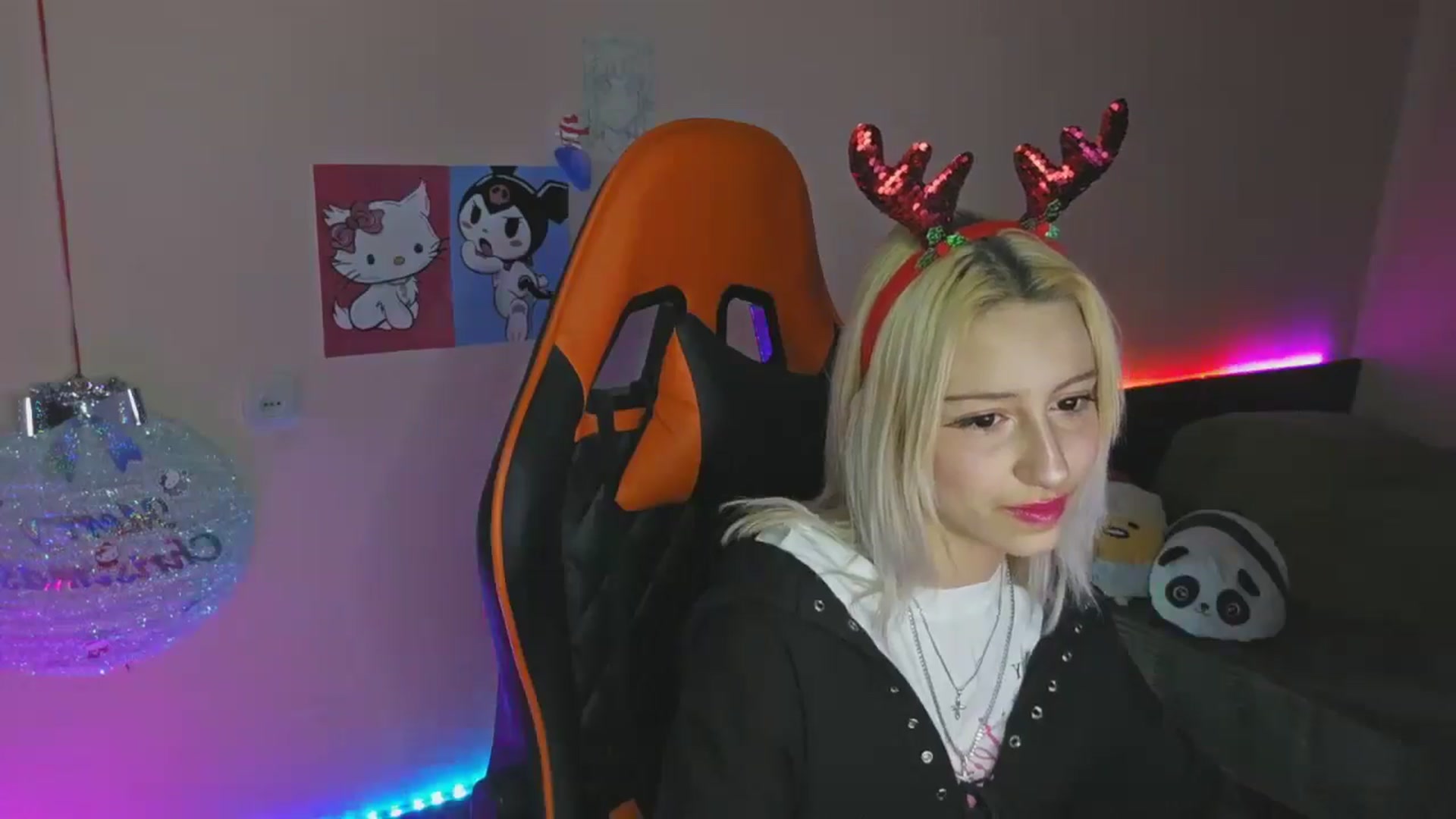 Gallery image thumbnail from PureBlush_xo's myfreecams stream on, 01/02/2026, 24:38 image 14 of 20